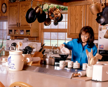 How To Make Loretta Lynn’s Apple Butter Pumpkin Pie How To Make Loretta Lynn’s Apple Butter Pumpkin Pie