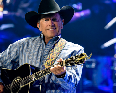 George Strait Takes Time to Make Young Fans Smile with Guitar Autographs