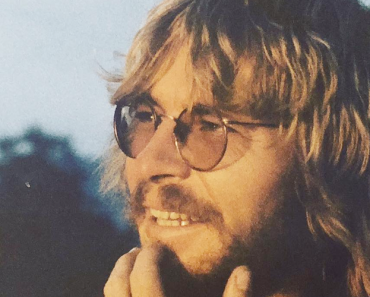 How John Denver’s “Leaving On A Jet Plane” Became a Voice for Long-Distance Love