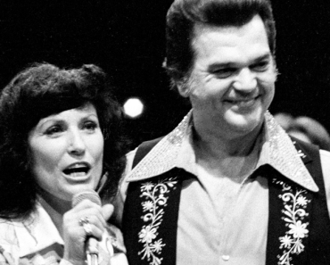 Conway Twitty and Loretta Lynn Classic Duet After the Fire is Gone Conway Twitty and Loretta Lynn Classic Duet After the Fire is Gone