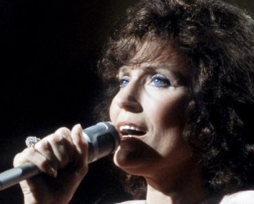The Story Behind Loretta Lynn’s Hit “Somebody Somewhere”