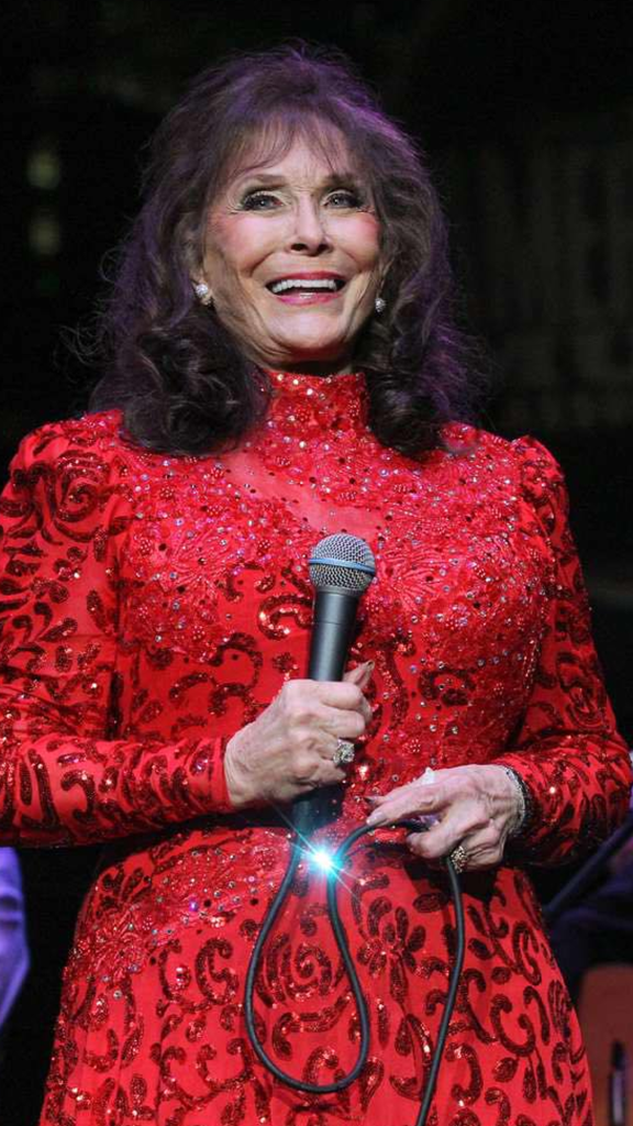 The Story Behind Loretta Lynn’s Hit “Somebody Somewhere”