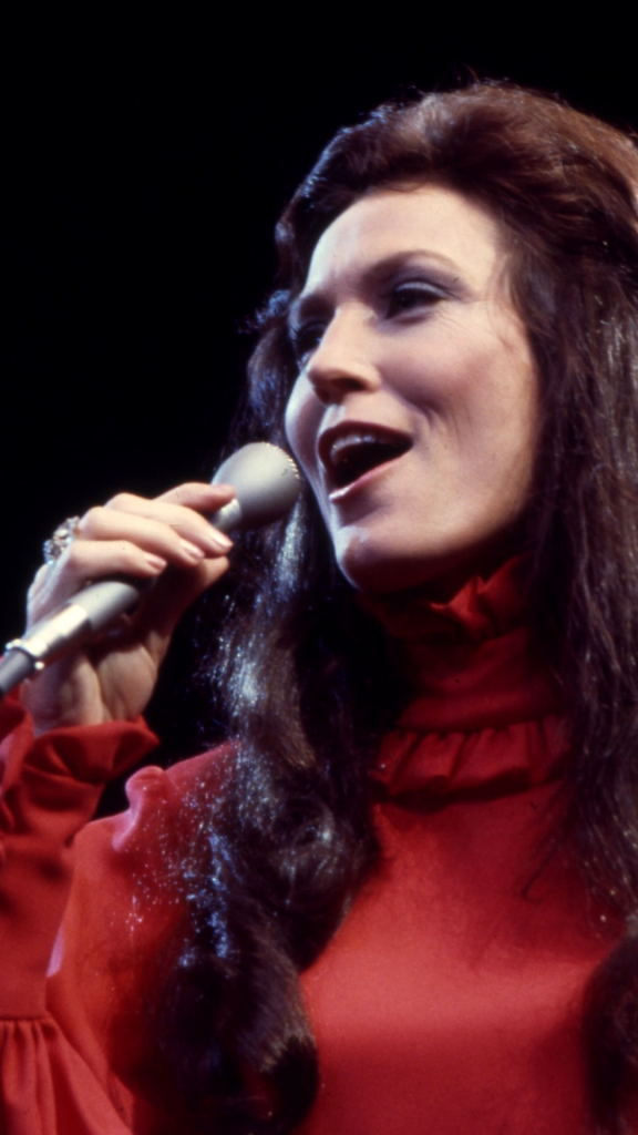 The Story Behind Loretta Lynn’s Hit “Somebody Somewhere”