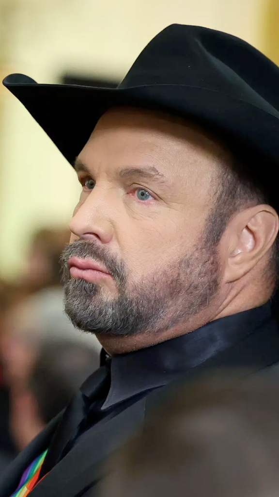 Chris Stapleton Moves Garth Brooks to Tears With Emotional “Shameless” Performance