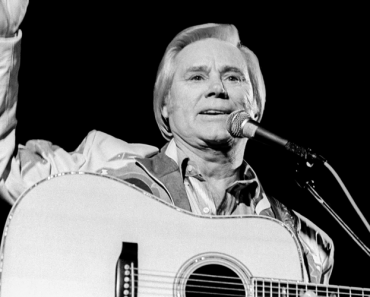 George Jones’ Booking Agent Reveals the Strange Sign He Wasn’t Going on Stage George Jones’ Booking Agent Reveals the Strange Sign He Wasn’t Going on Stage