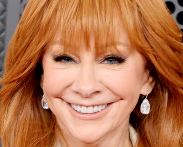 Reba McEntire Honors Lost Loved Ones in Emotional Grammy Tribute
